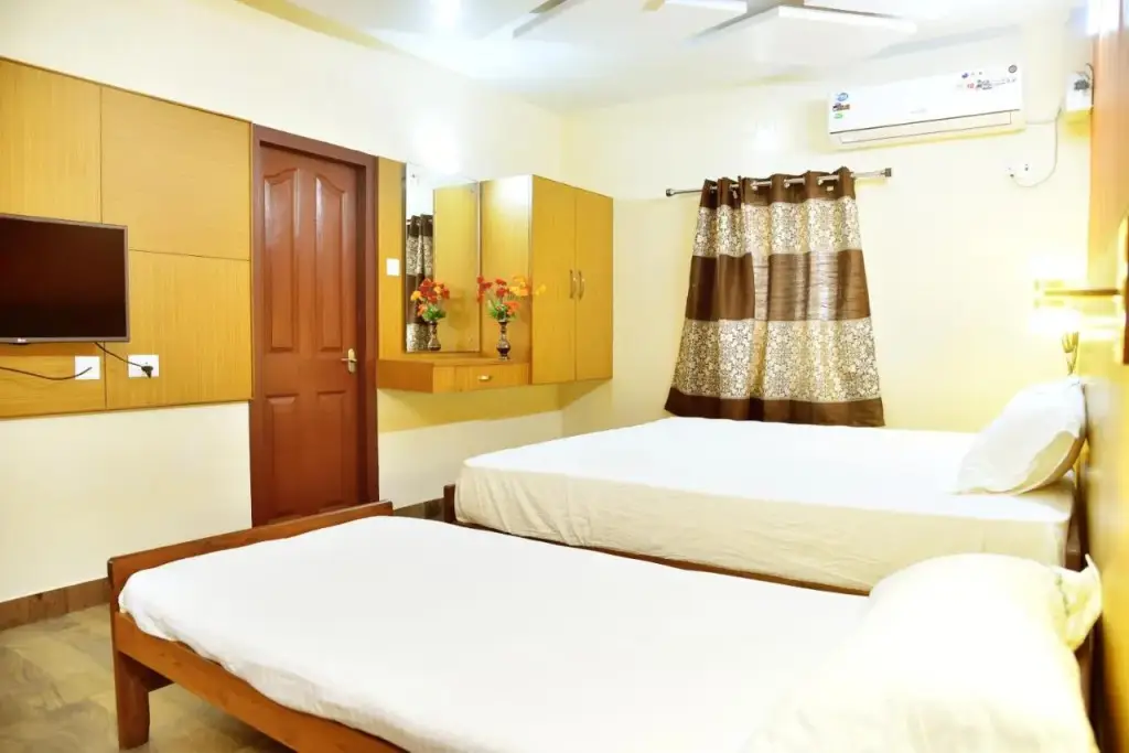 Eraniel: Hotel Parvathi International