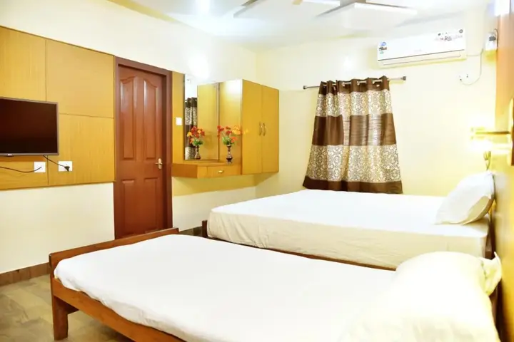 Eraniel: Hotel Parvathi International