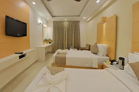 Hotel Chandra Park — фото 1
