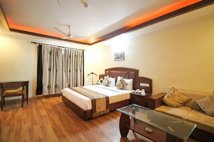 Нью-Дели: Parkland Chirag Enclave