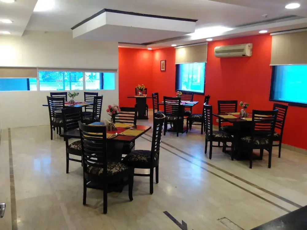 Нью-Дели: Parkland Chirag Enclave