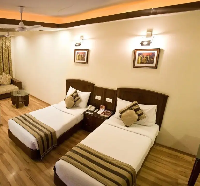 Нью-Дели: Parkland Chirag Enclave