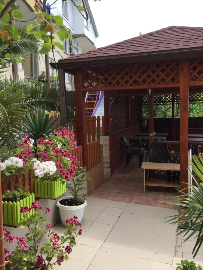 Адлер: Guest House Luiza