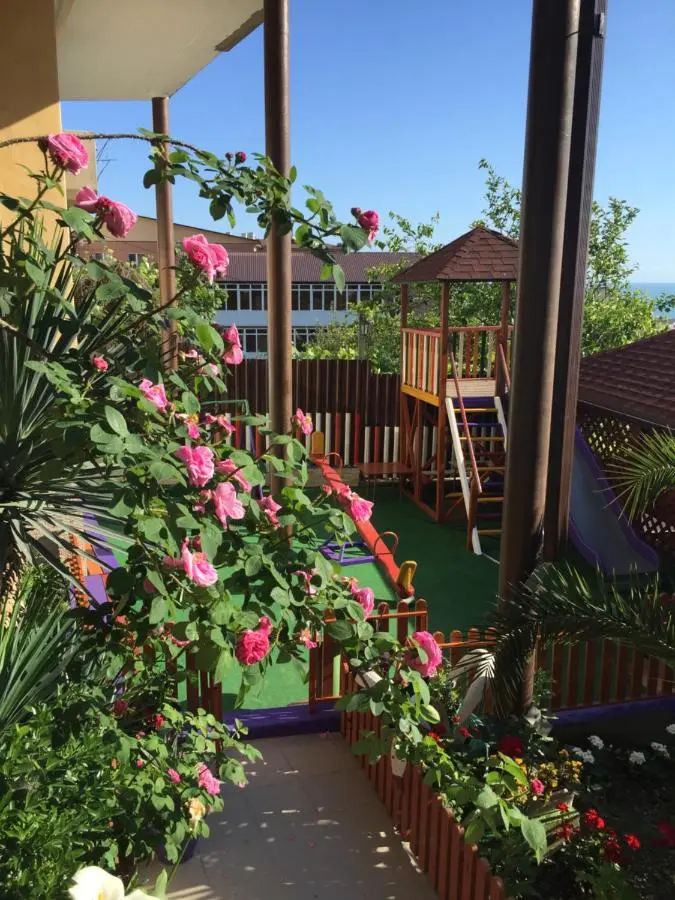 Адлер: Guest House Luiza