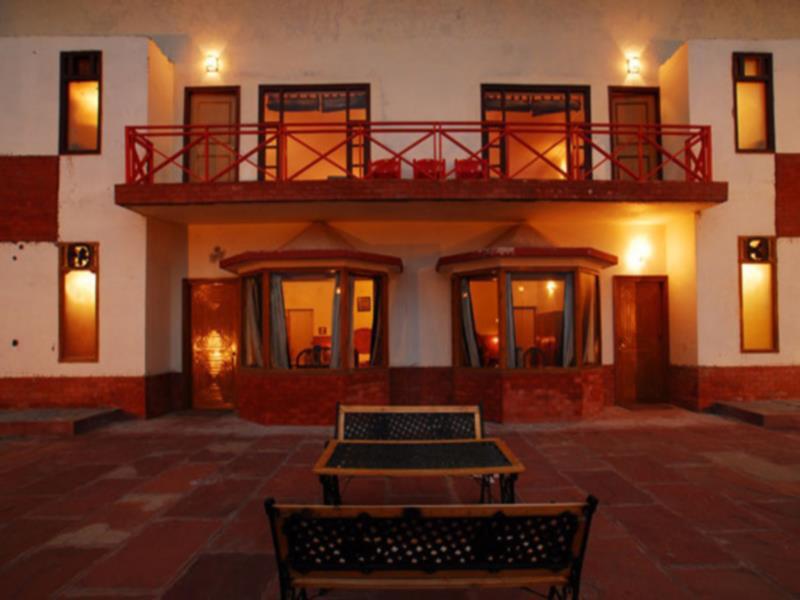Чамоли: Clifftop Club Resort - Auli