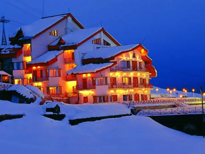 Чамоли: Clifftop Club Resort - Auli