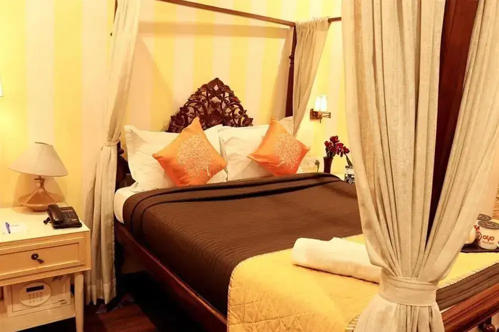Колката: OYO Premium Sarat Bose Road