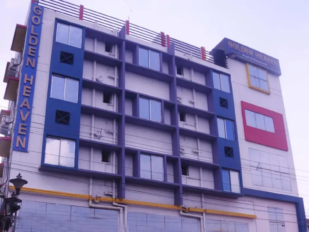 Колката: Golden Heaven Hotel & Restaurant
