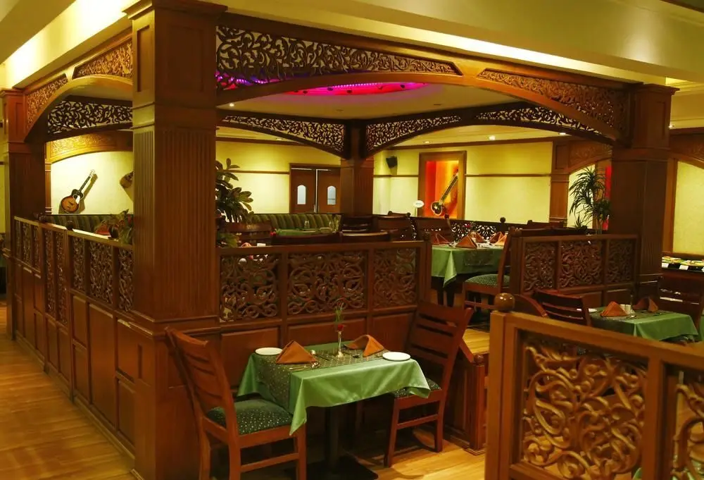 Коимбатур: OYO Premium Gandhipuram Avinashi Road