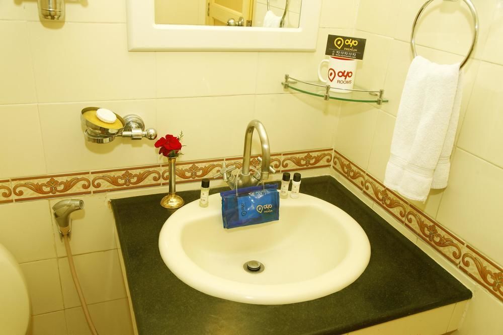 Коимбатур: OYO Premium Gandhipuram Avinashi Road