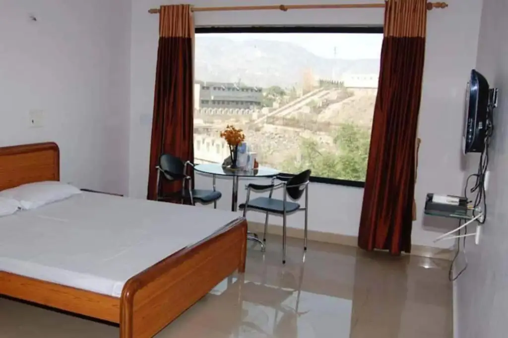 Алвар: Hotel Hill View