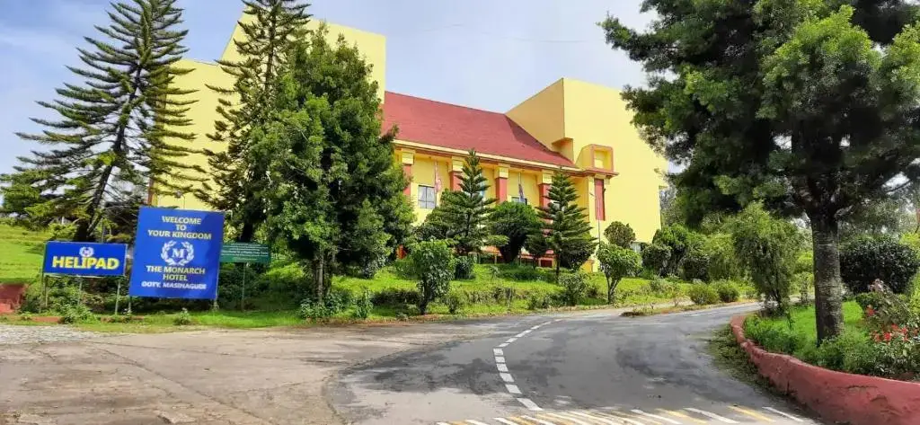 Ути: Monarch Safari Park