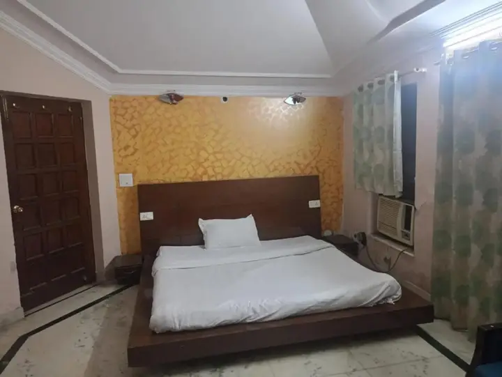 Дехрадун: Hotel Queens Pearl Inn