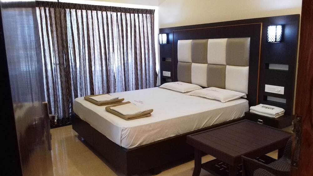 Eraniel: Hotel Maadhini