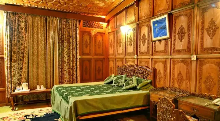 Шринагар: De Laila Houseboats Srinagar