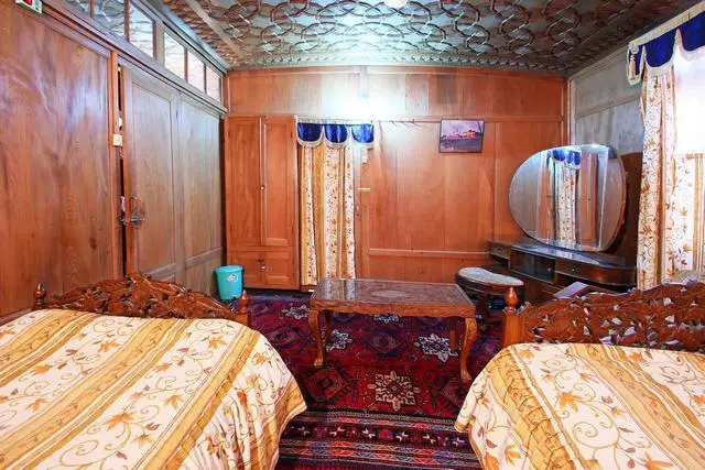 Шринагар: Aristotle Houseboat