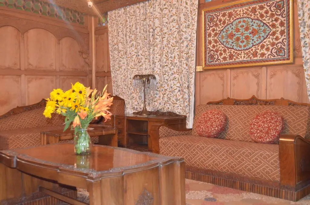 Шринагар: New Alexandra Houseboats