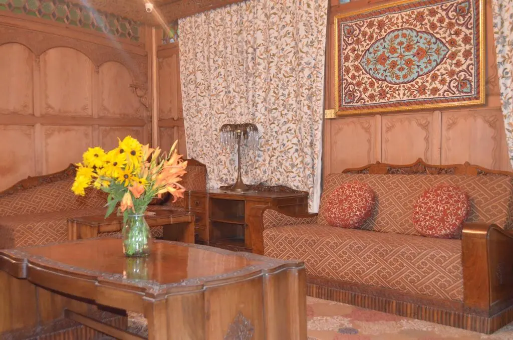 Шринагар: New Alexandra Houseboats