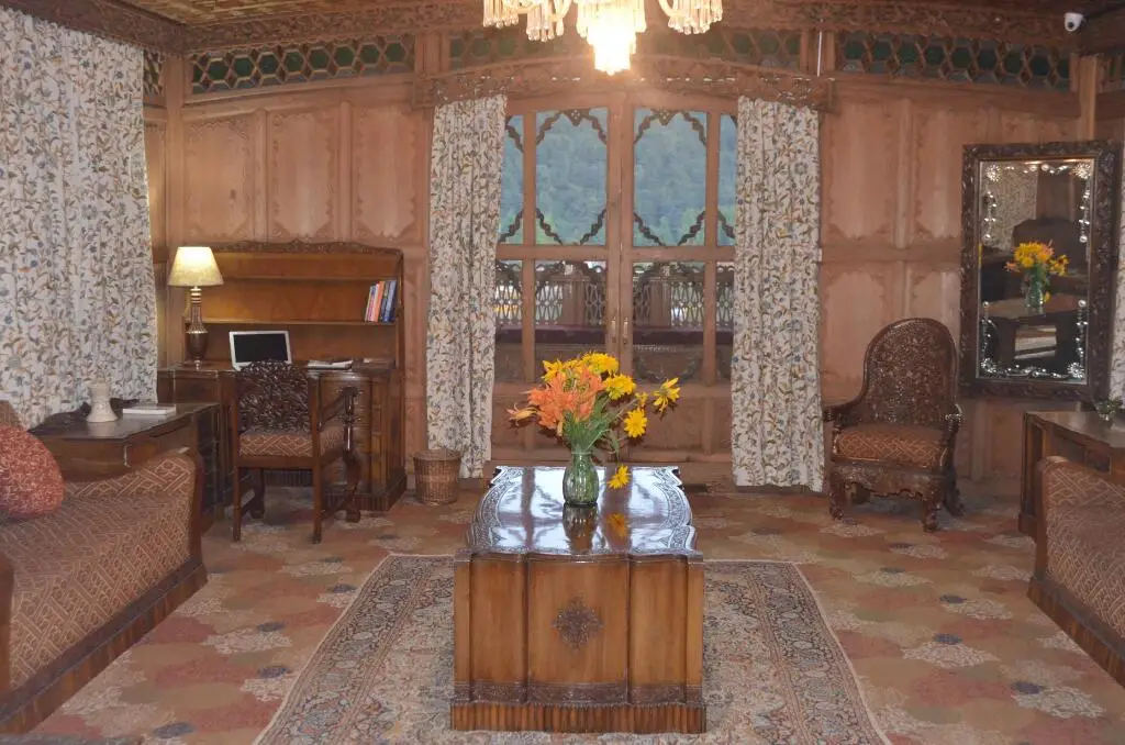 Шринагар: New Alexandra Houseboats