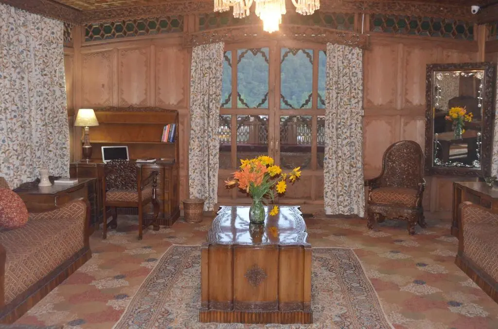 Шринагар: New Alexandra Houseboats