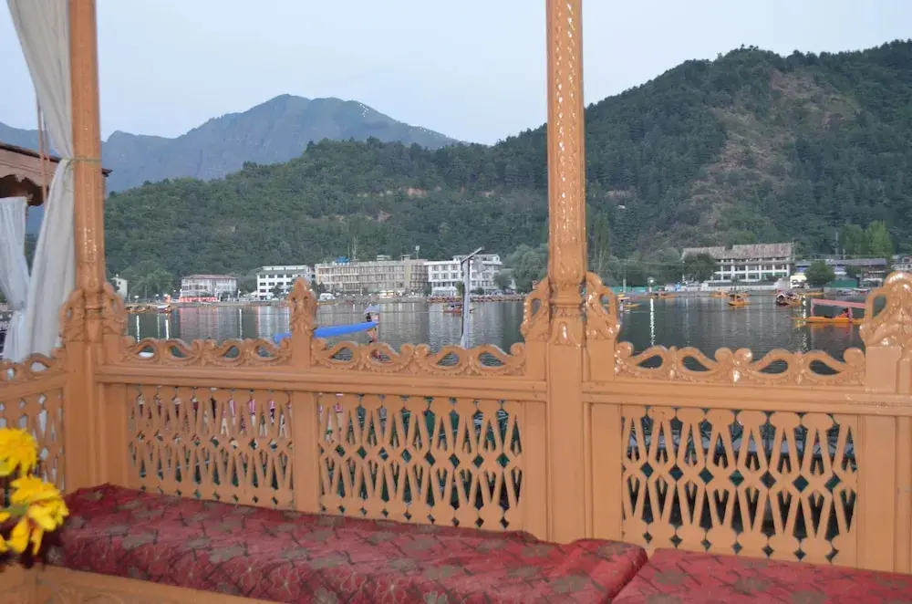Шринагар: New Alexandra Houseboats