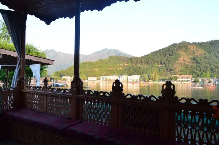 Шринагар: New Alexandra Houseboats