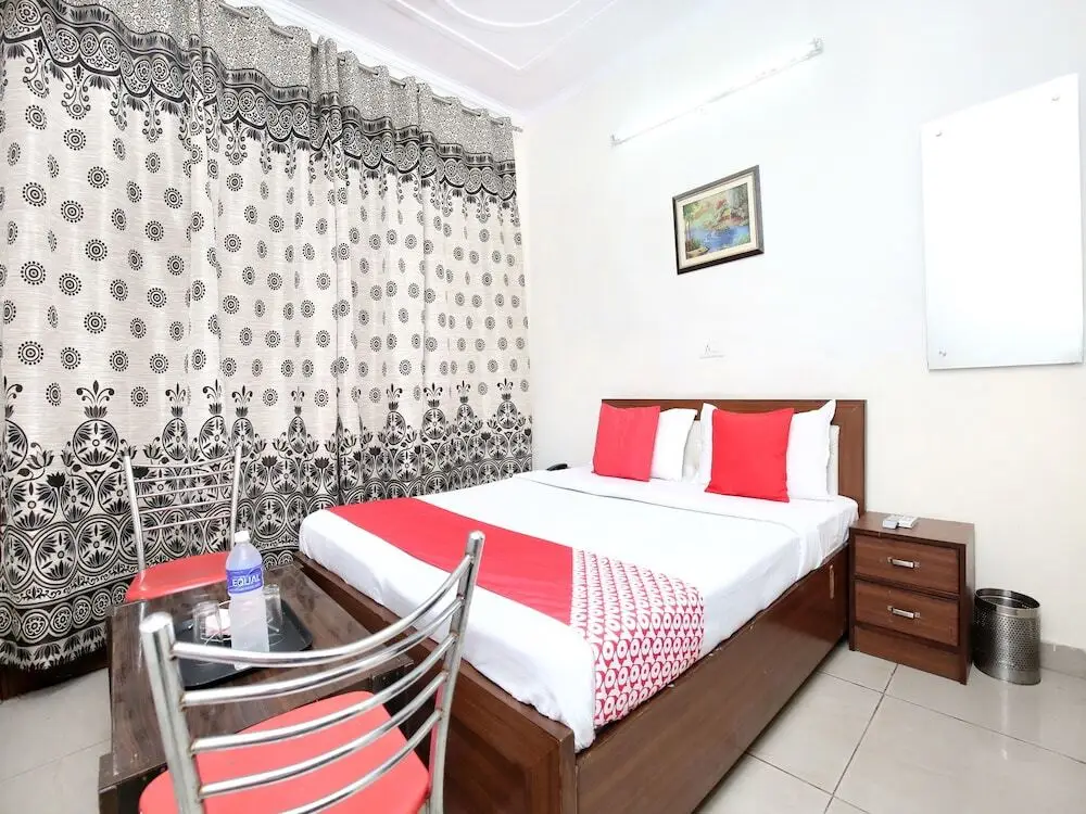 Чандигарх: Gaurav Residency