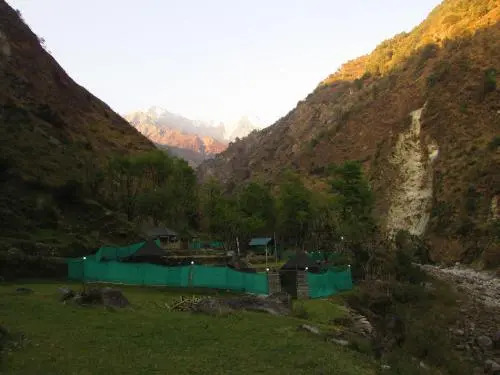 Кангра: The Solitude Camp