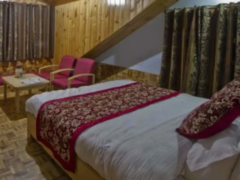 Манали: DevDhar Cottage