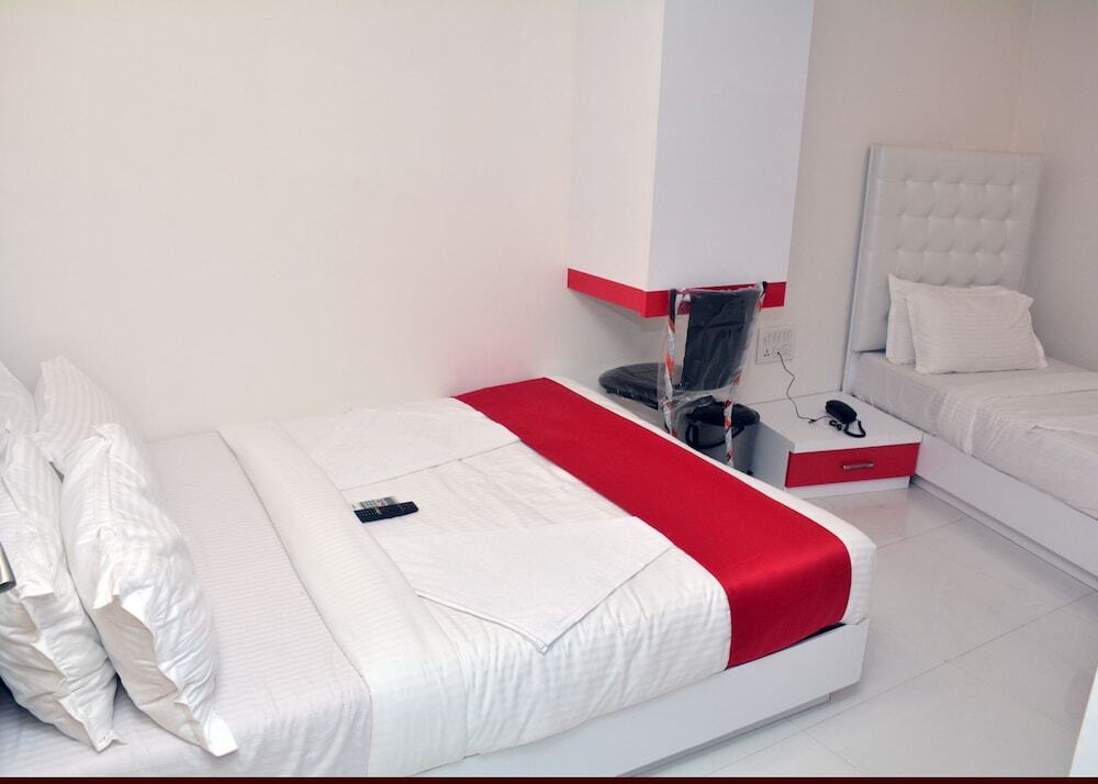 Мумбаи: OYO Hotel Blue Sea Near Chhatrapati Shivaji International Airport