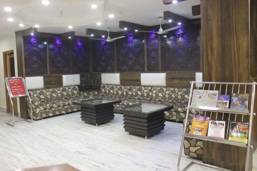 Катра: Hotel Nek