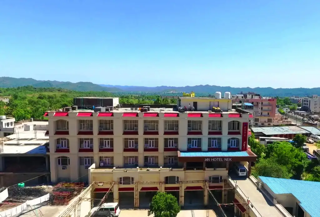 Катра: Hotel Nek