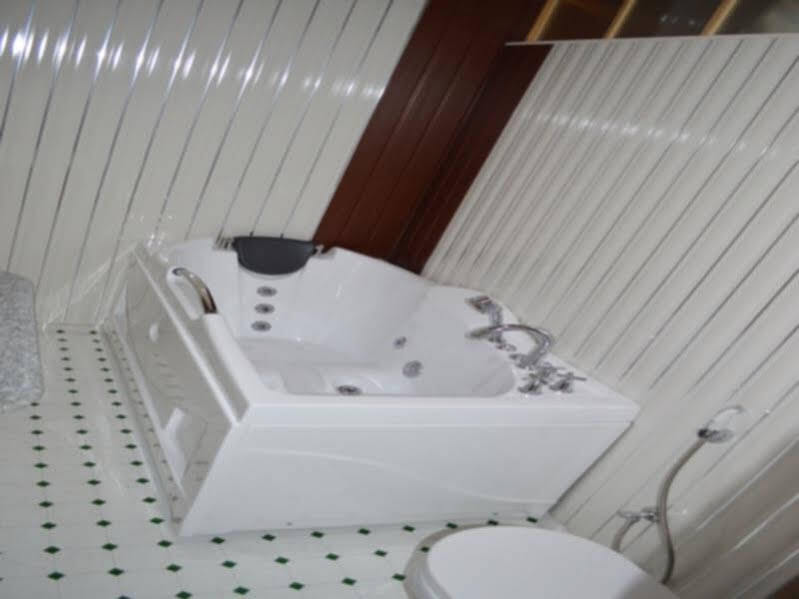 Шринагар: Goona Palace Houseboat