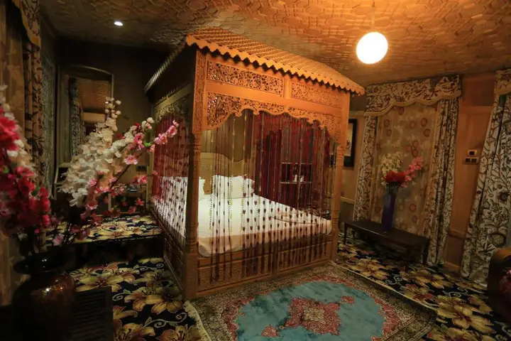Шринагар: Goona Palace Houseboat