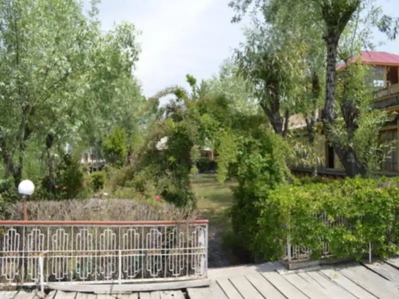 Шринагар: Goona Palace Houseboat