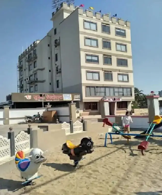 Сомнатх: Hotel Surbhi