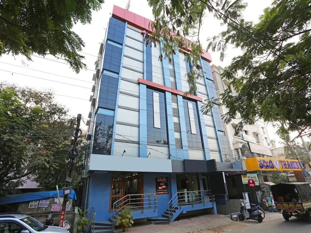 Хидерабад: OYO 1108 Hotel Saraswathi Residency