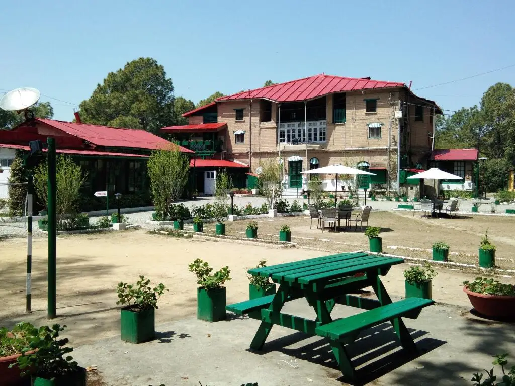 Раникхет: West View Hotel