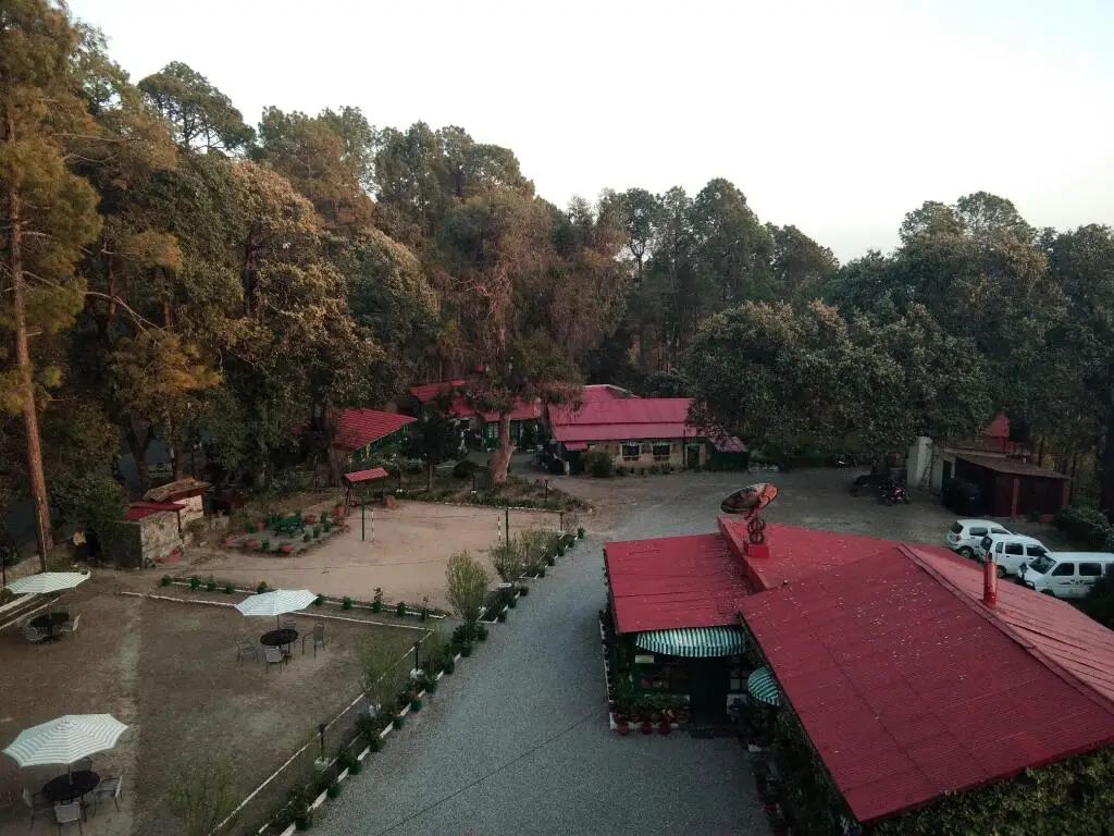 Раникхет: West View Hotel
