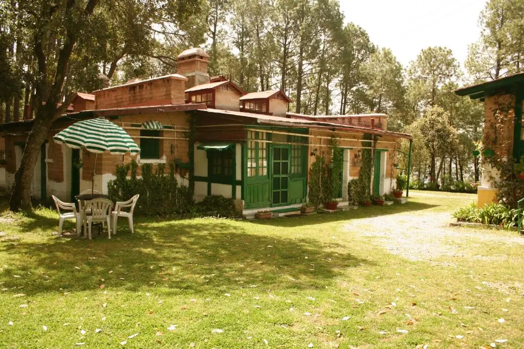 Раникхет: West View Hotel