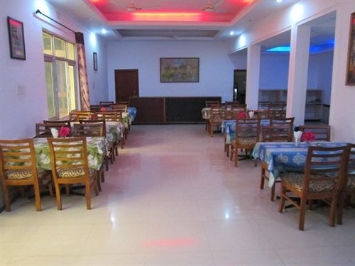 Кхаджурахо: Hotel Surya