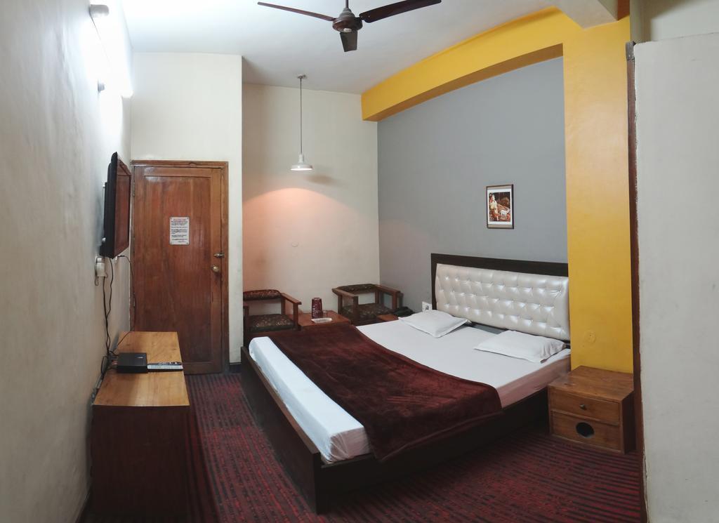 Бхопал: Gaurav Hotel