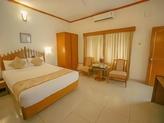 Соманур: Poppys Vista Hotel