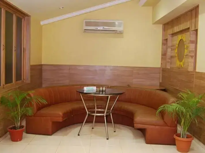 Соманур: Poppys Vista Hotel