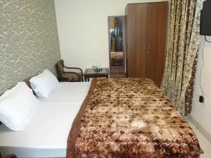 Чандигарх: The Shradha Hotel