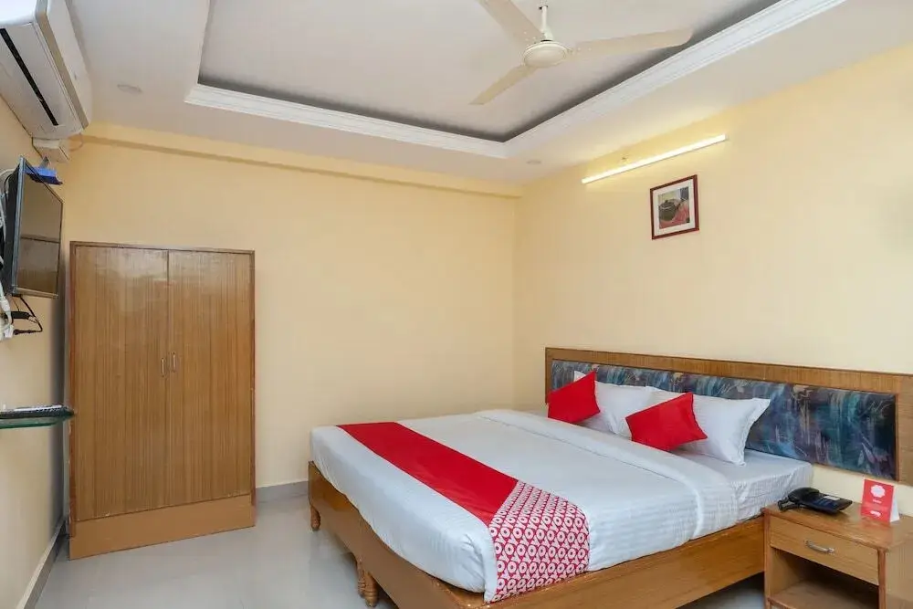Тирупати: Hotel Gayathri Grand by OYO Rooms