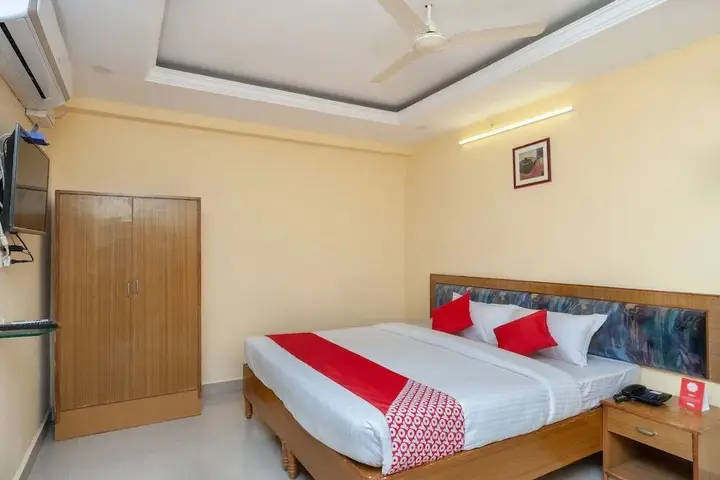 Тирупати: Hotel Gayathri Grand by OYO Rooms