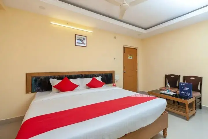 Тирупати: Hotel Gayathri Grand by OYO Rooms