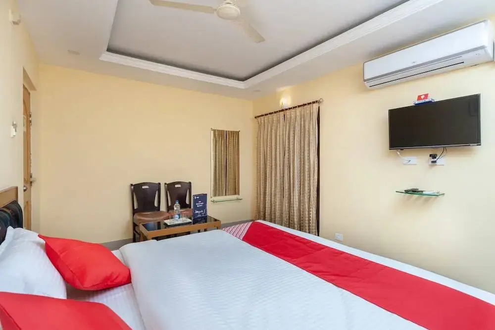 Тирупати: Hotel Gayathri Grand by OYO Rooms