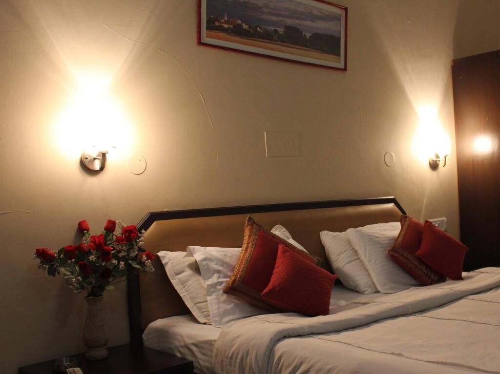 Hotel Doves Inn — фото 1